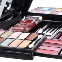 4-3.jpg Trusa de machiaj cu 51 piese "Classic Diva", farduri, luciuri de buze, iluminator, pudră și accesorii, Vegan, Zmile Cosmetics