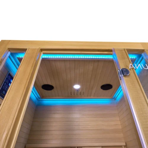 Interior cabină saună din lemn cu LED albastru
