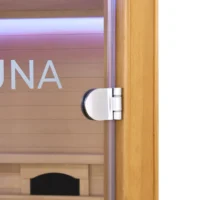Balama ușă din sticlă la saună modernă