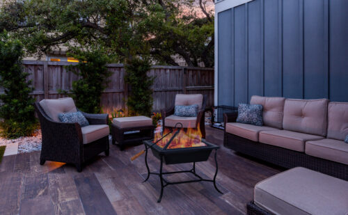 Beautiful backyard firepit at dusk Focar din oțel 45x45x31/45cm