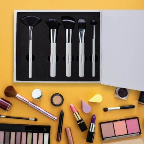 res_64aefc131d9b51edcefe6e0212cd8135.jpg Set pensule machiaj DeLuxe, 5 piese in cutie si oglinda cosmetica cu 2 rafturi