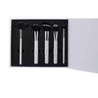 res_87471c72738666b25475df88e064ea97.jpg Set pensule machiaj DeLuxe, 5 piese in cutie si oglinda cosmetica cu 2 rafturi