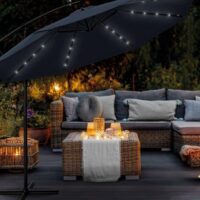 Umbrela terasa/gradina, cu lumina LED, husa protectie, protectie UV 50+, rotire la 360°, inclinatie reglabila, manivela, Ø 300 cm, albastru inchis